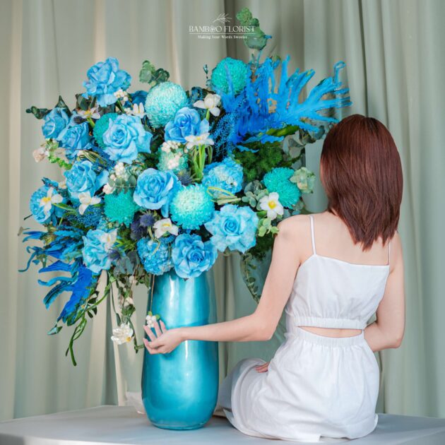 Blue Rose Ecuador Vase